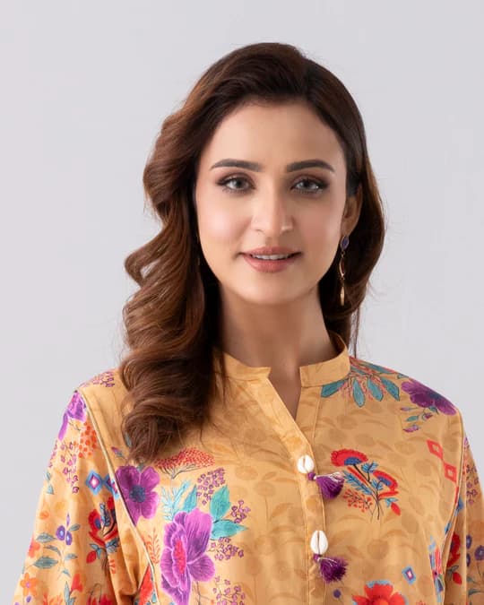 Magenta Zardozi Embroidered 3-Piece Suit detail view